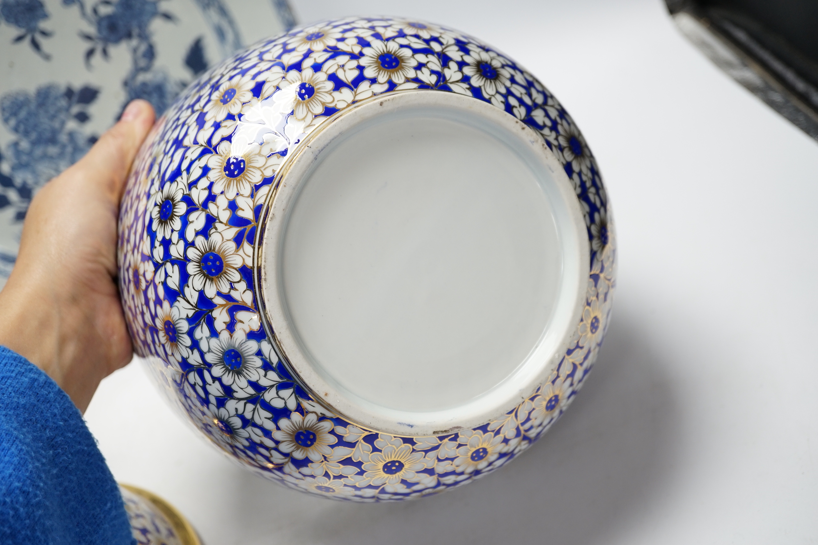 A late 18th century Chinese blue and white octagonal export plate and other items, Chinese export plate, 30cm wide (5)